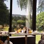 Отель Les Jardins De Deauville Сен-Мартен-о-Шартрен